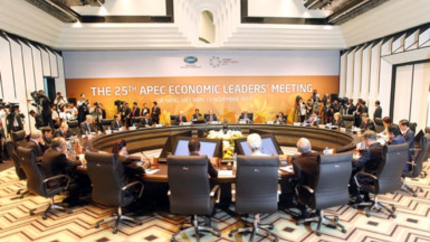 In photo: Vietnamese President welcomes APEC senior leaders 