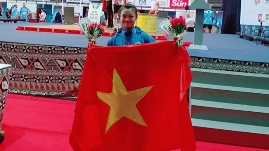 Vietnamese weightlifters win gold at world championship