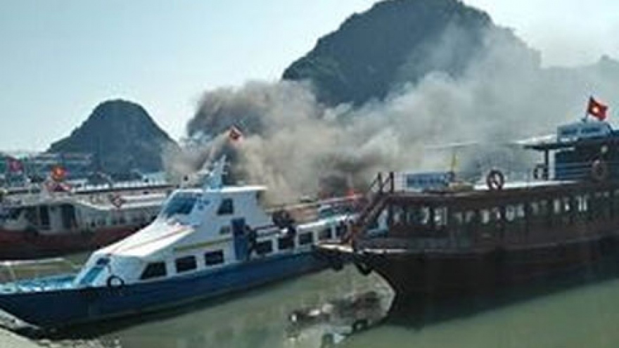 High-speed ship catches fire in Quang Ninh