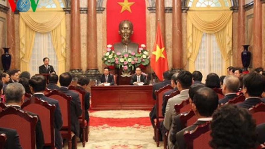 President meets Vietnamese ambassadors abroad