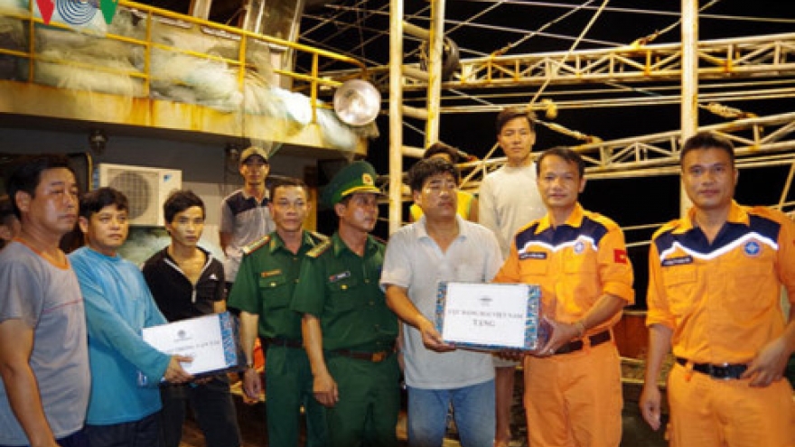 ‘Miracle’ rescue for 10 fishermen adrift at sea 4 days