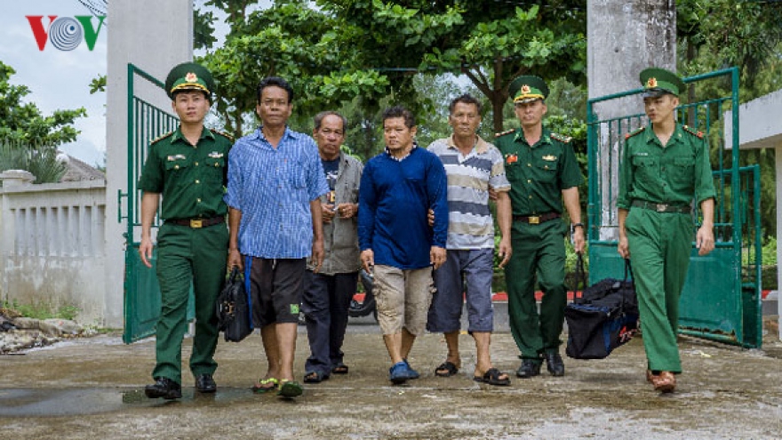 Four Thai fishermen rescued off the coast of Con Dao