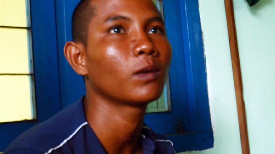 Vietnamese man survives titanic three nights at sea clinging to plastic bag