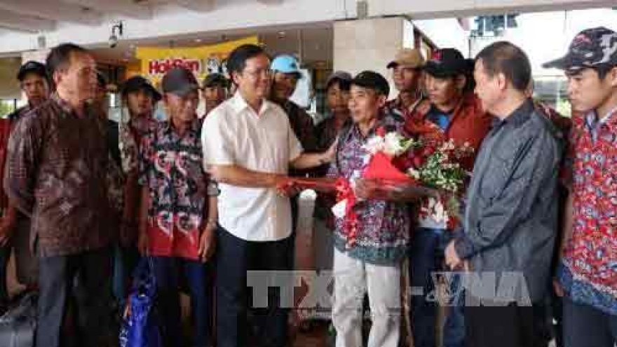 26 arrested Vietnamese fishermen return home