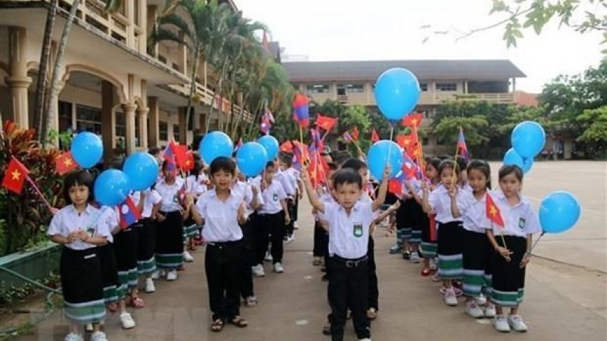 Overseas Vietnamese celebrate teachers’ day in Laos