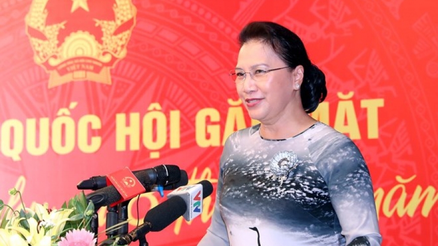 Top legislator meets with female deputies in Vinh Phuc