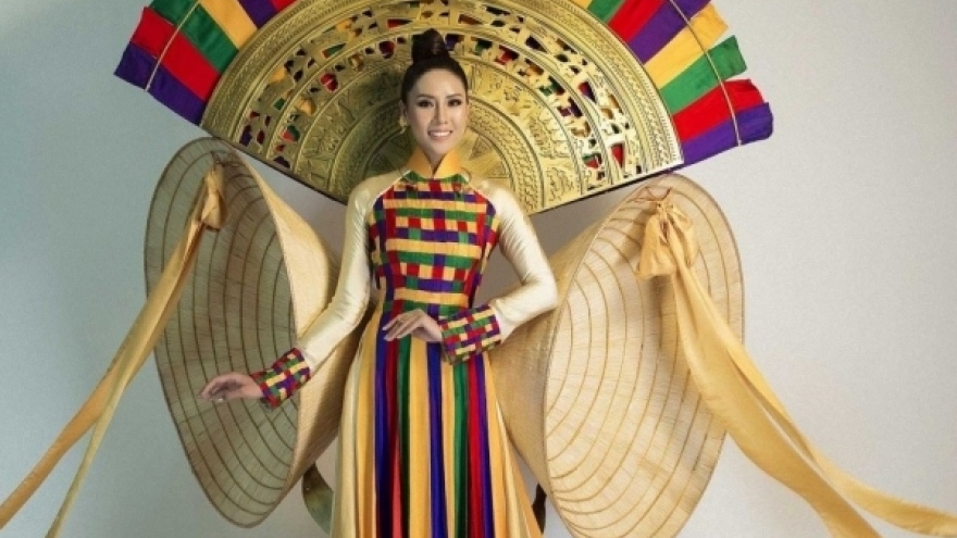 Loan’s unique national costume for Miss Universe 2017