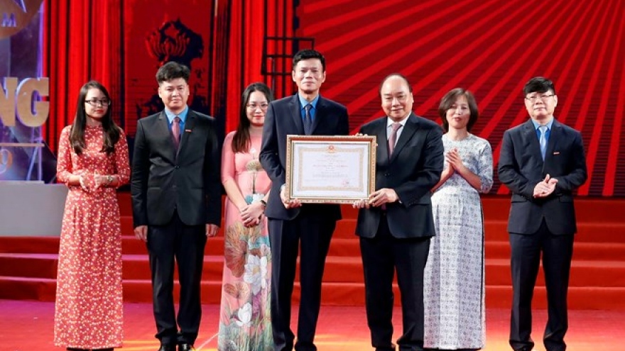 PM Phuc attends ceremony marking 90th anniversary of labour newspaper