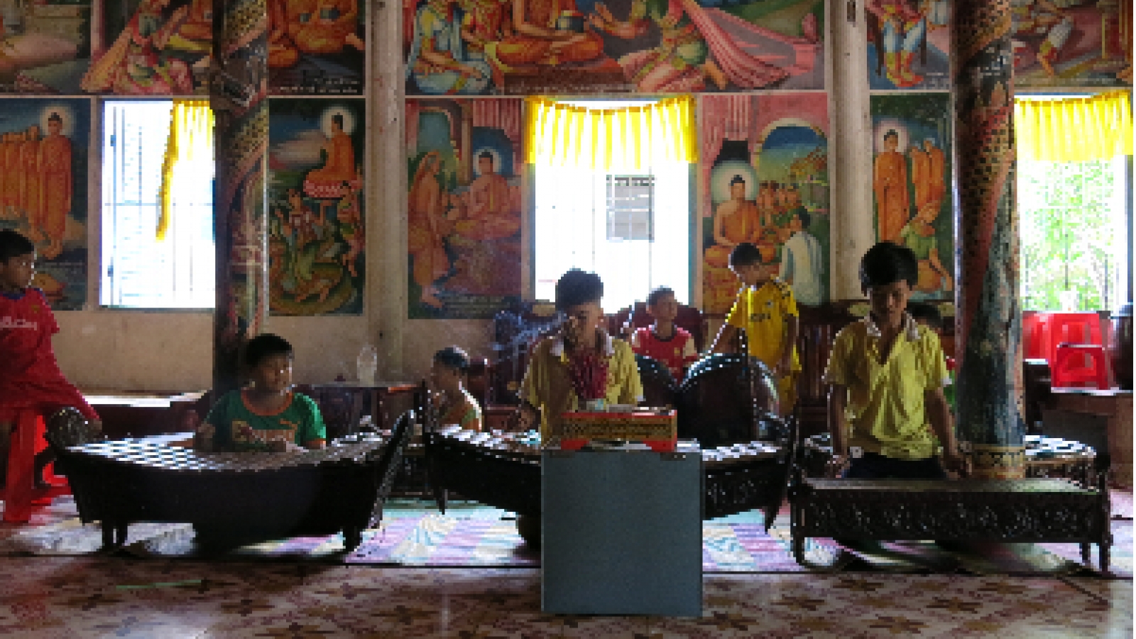Five-tone musical ensemble in Doi (Bat) pagoda