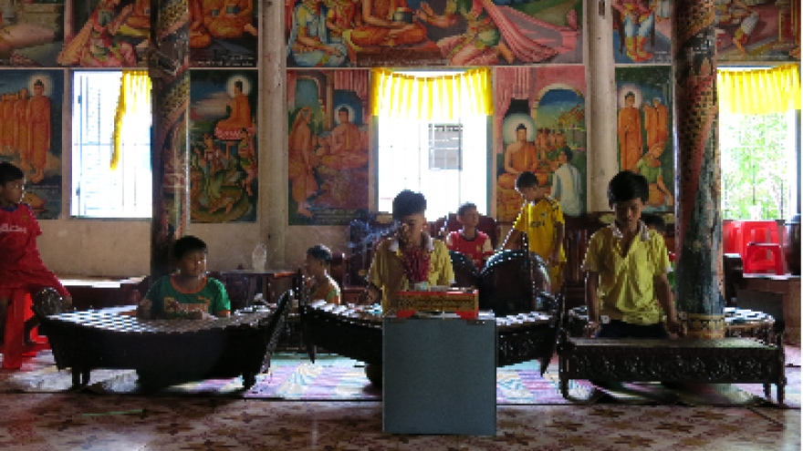 Five-tone musical ensemble in Doi (Bat) pagoda