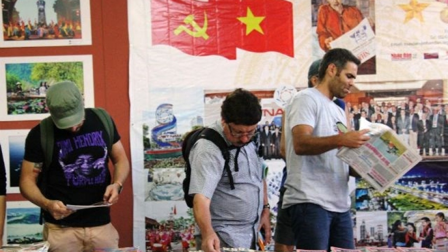 Nhan dan newspaper joins press festival in Portugal
