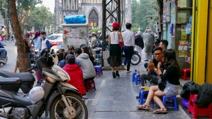 Hanoi to clear sidewalks of cars, beer joints