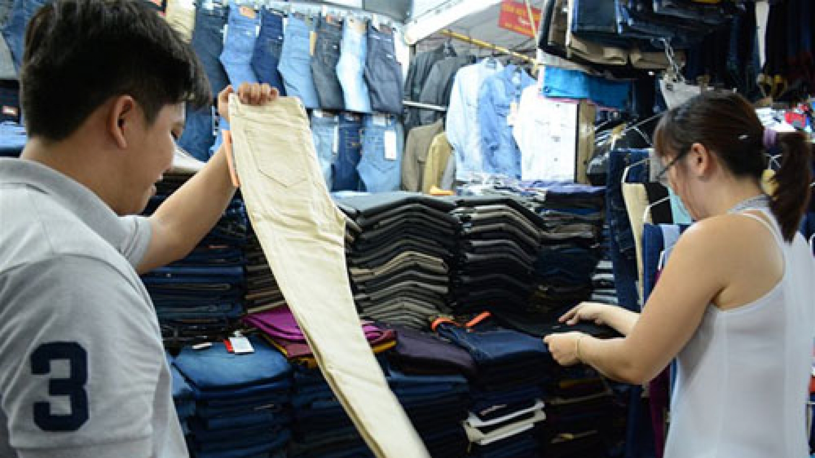 Nielsen: Consumer confidence edges up in Q1