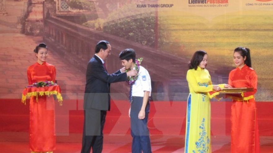 Ninh Binh province honours students, athletes