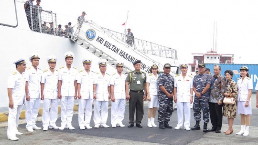 Indonesian naval ships visit HCM City