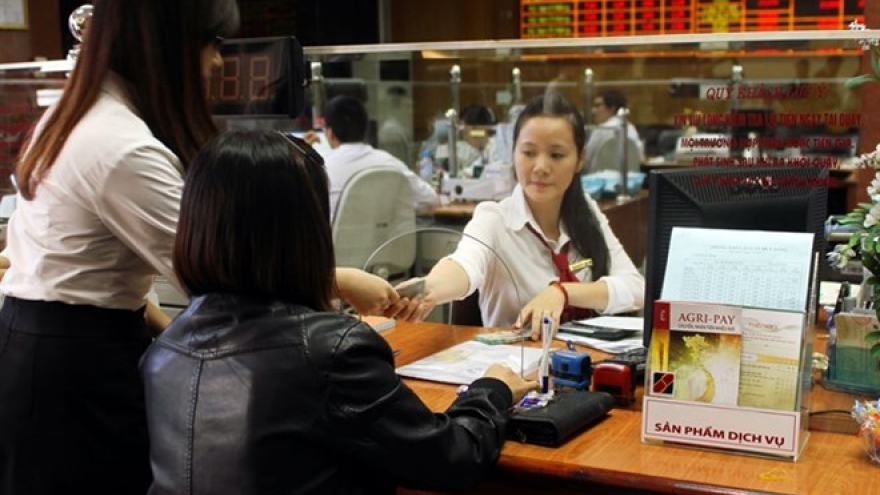 Deputy PM signs no-cash policy