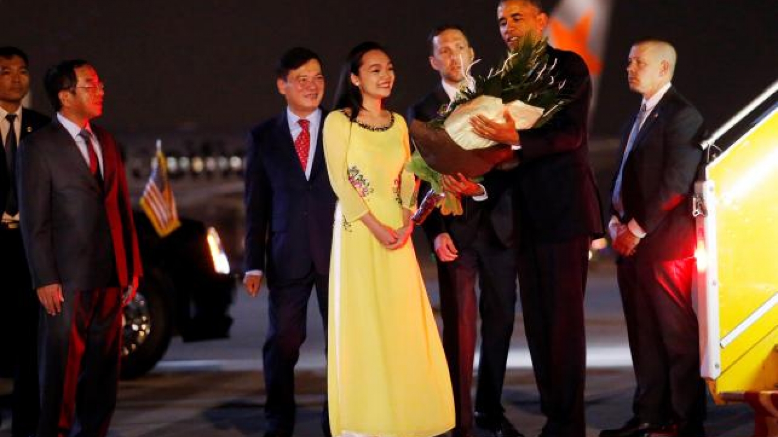 Arms embargo on Vietnam in the balance as Obama visits old foe