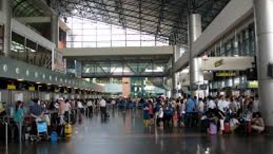 
        Central bank sounds alarm after hackers hit Vietnam Airlines, airports
                              