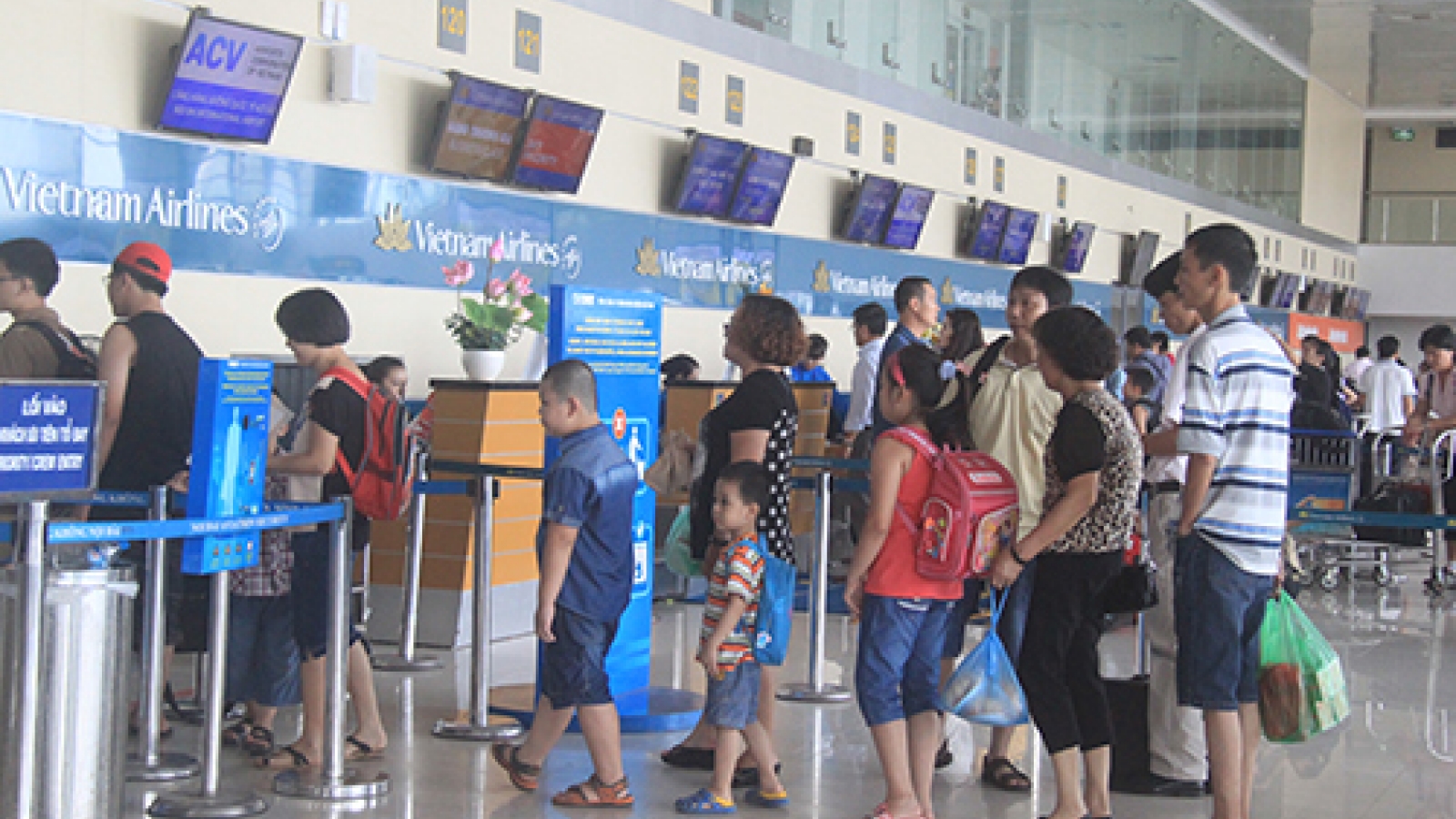 Noi Bai Airport terminal undergoes maintenance