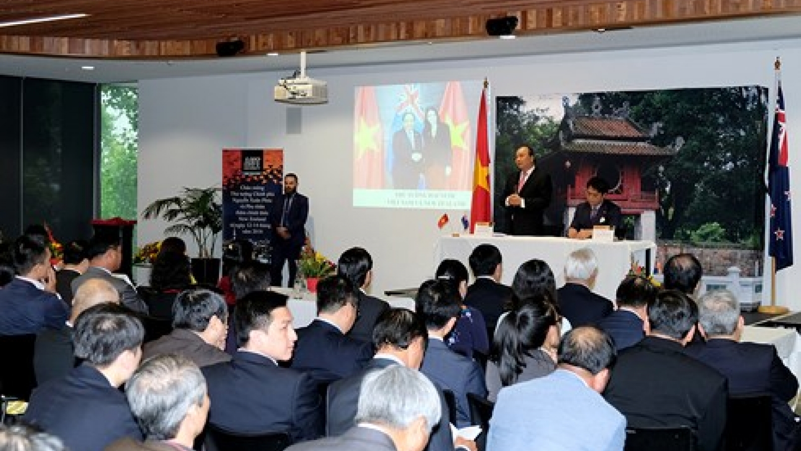 PM visits Auckland University of Technology, meets OVs in New Zealand