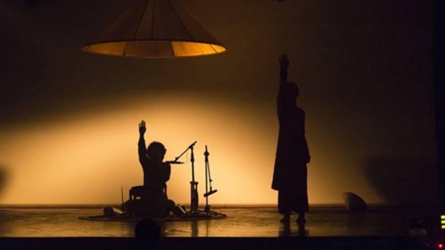 Non performance comes to Hanoi