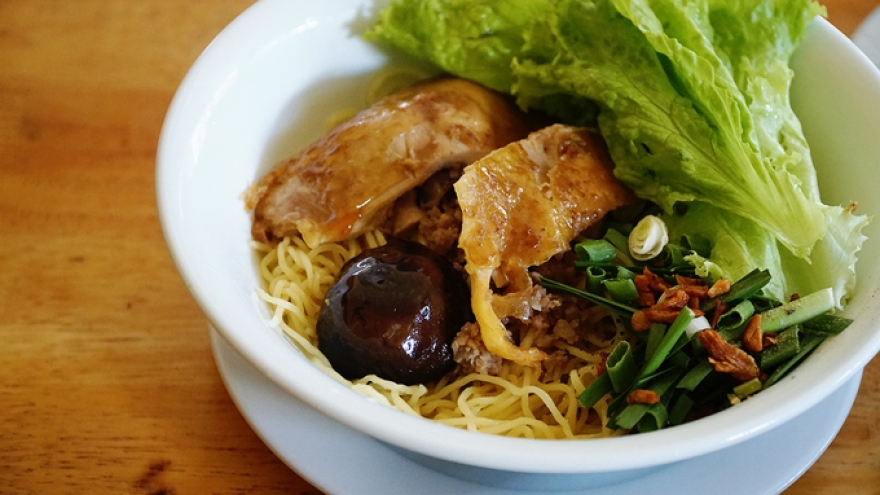 Saigon restaurant serves own Chinese noodles invention for 30 years