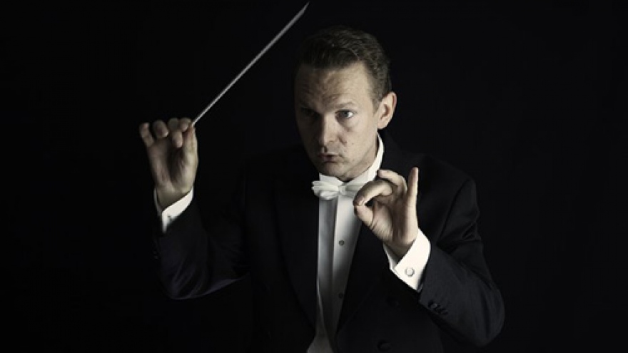 Norwegian conductor Loddgard to come back for concert on October 9