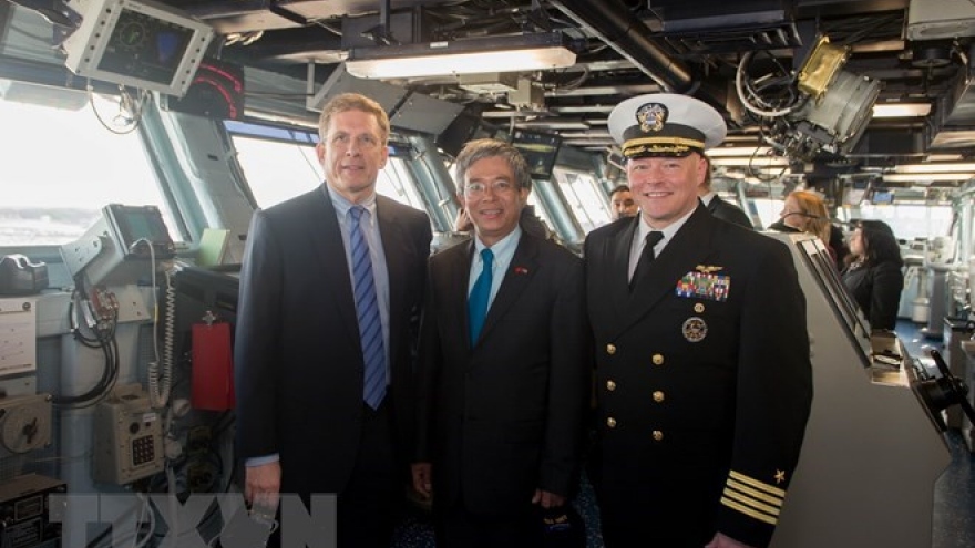 
        Vietnamese Ambassador visits US aircraft carrier in Norfolk
                              