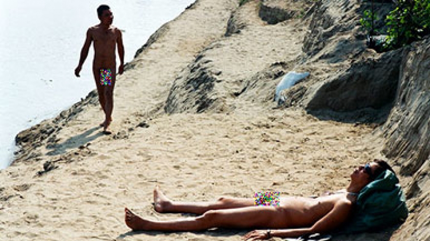  “Beach for nude bath” in the heart of Hanoi