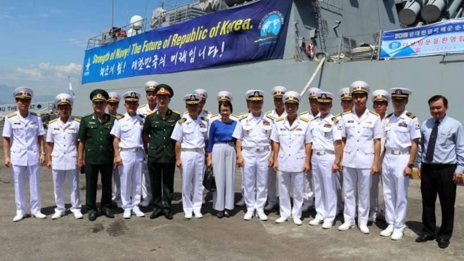 RoK naval ships visit Danang city