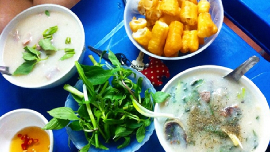 Breakfast in the Old Quarter: pig’s offal porridge