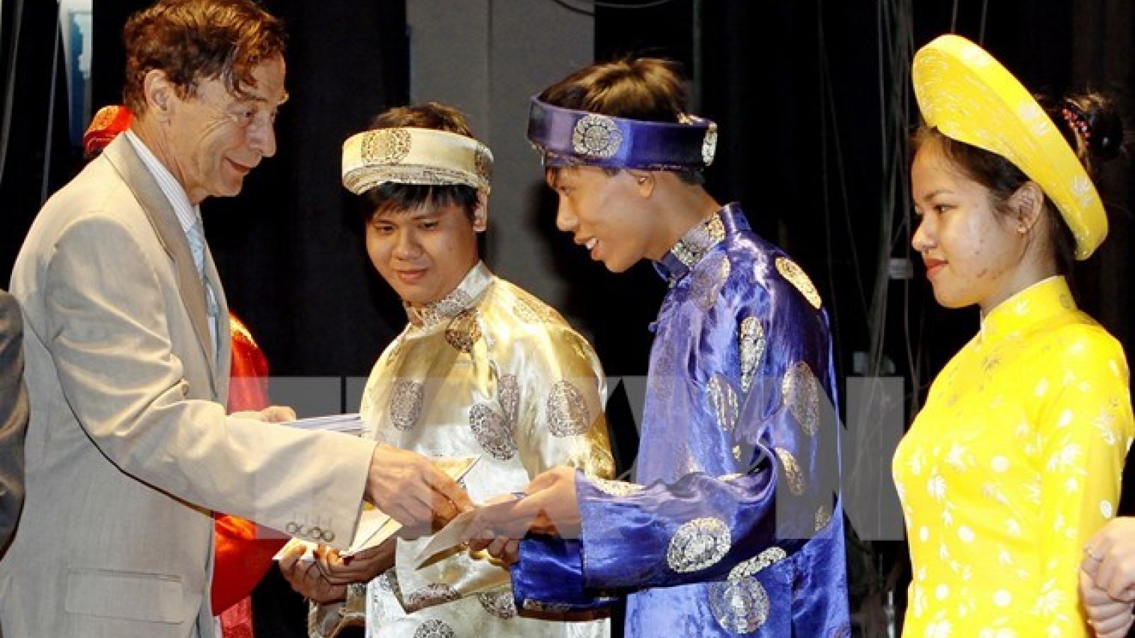 Students in Central Highlands receive Odon Vallet scholarships