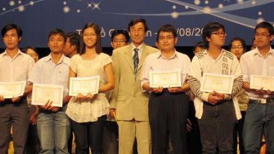 Outstanding students awarded Odon Vallet scholarships
