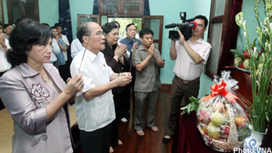 Party, State leaders pay tribute to late President