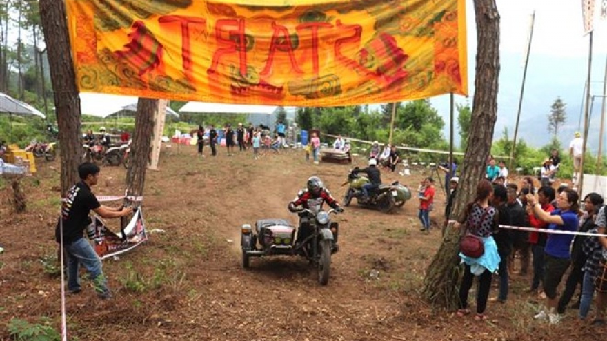 Off-road race begins in Ha Giang’s Dong Van Karst