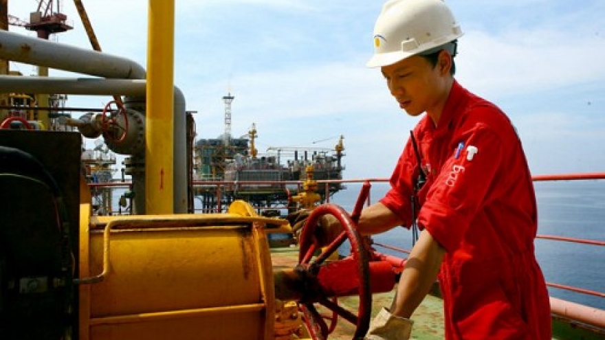 Slumping prices put Vietnam oil firms in hot water