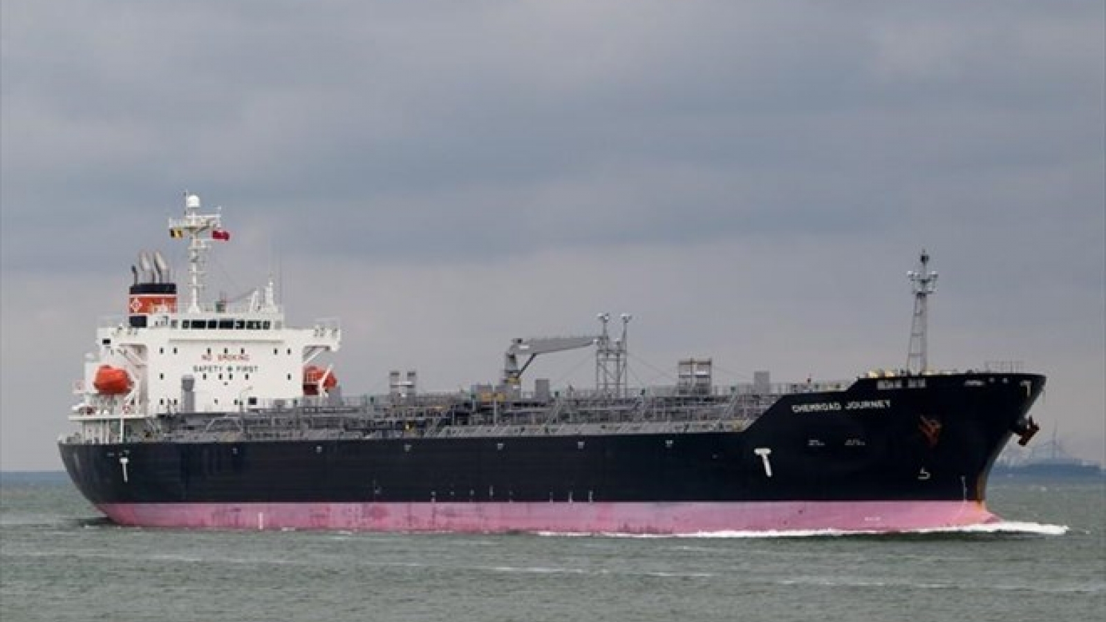 Oil pumped out to rescue vessel Chemroad Journey