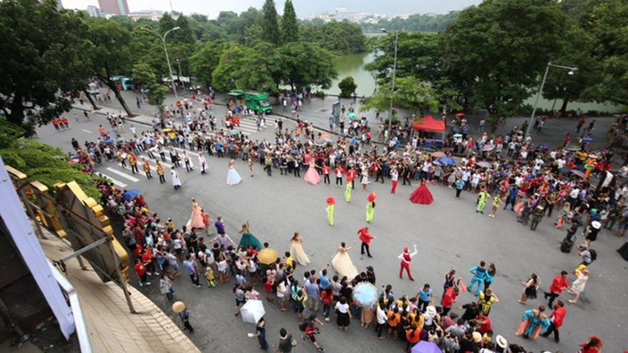 Hoan Kiem pedestrian streets expect diverse cultural, sports events in Dec. 