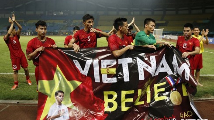 PM congratulates Vietnam Olympic team on entrance into ASIAD quarter-finals