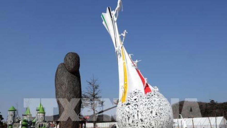 Vietnamese young reporters experience winter game