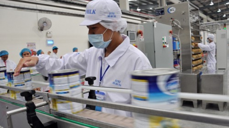 Foreign investors spend US$3bn on capital contribution, stock in Vietnam