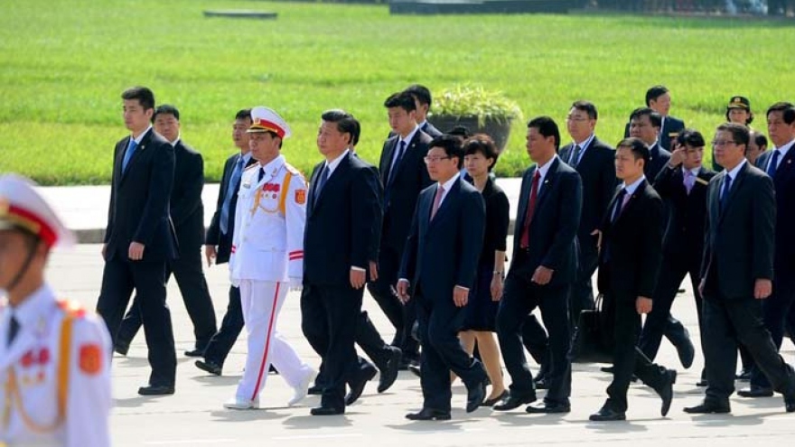 Chinese President visits Ho Chi Minh Mausoleum 