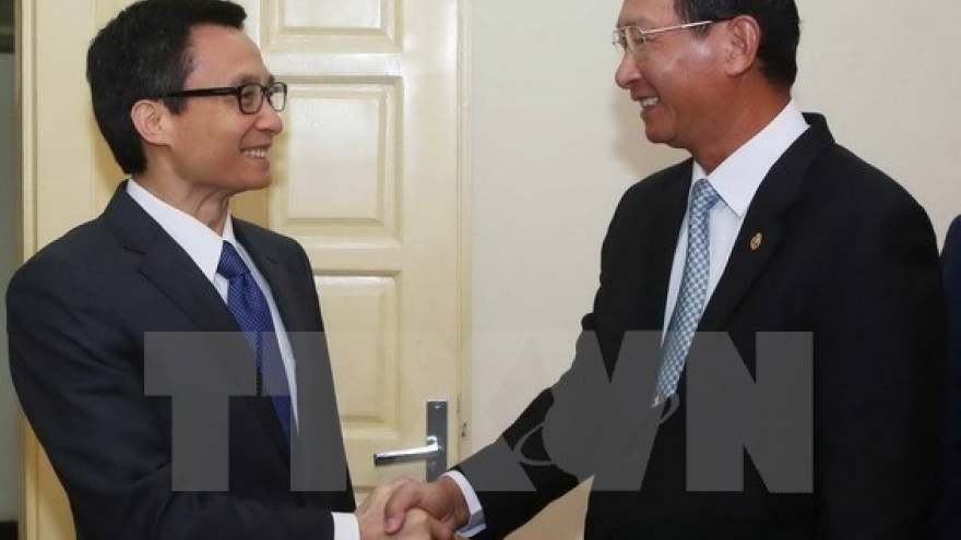 Deputy PM greets Cambodian industry minister