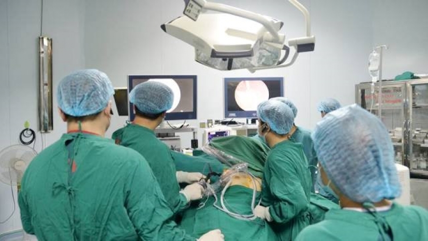 Thyroid surgery method sets new Vietnam record