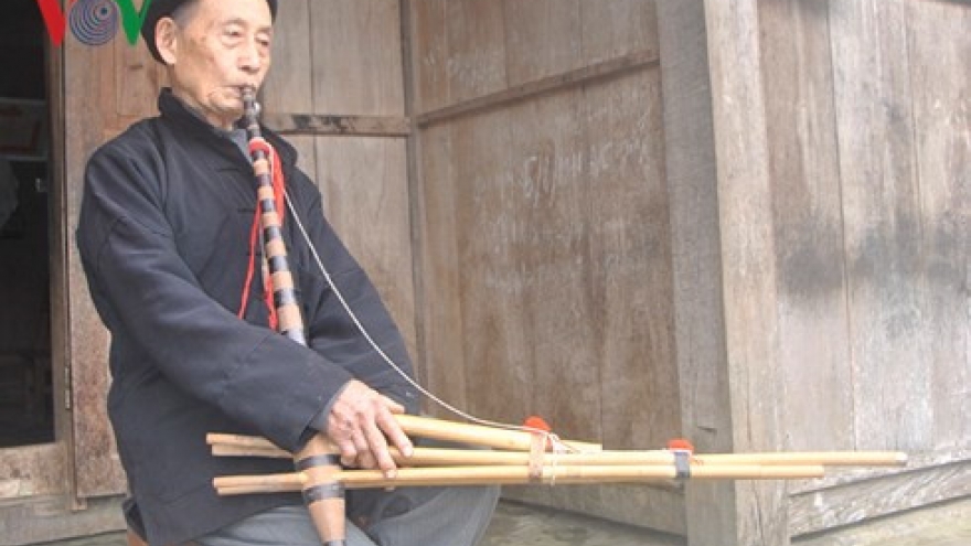 Mong artist helps revive traditional pan-pipes
