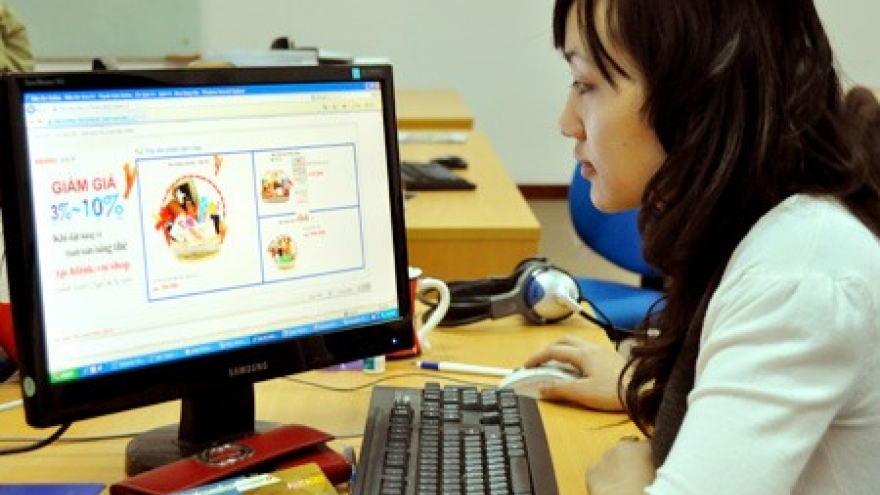 Domestic, foreign firms eye online retail sector