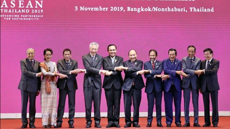 PM Nguyen Xuan Phuc attends opening ceremony of 35th ASEAN Summit