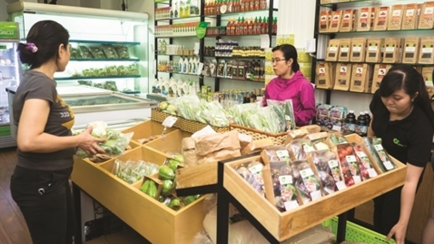 Big investors eyeing organic food market