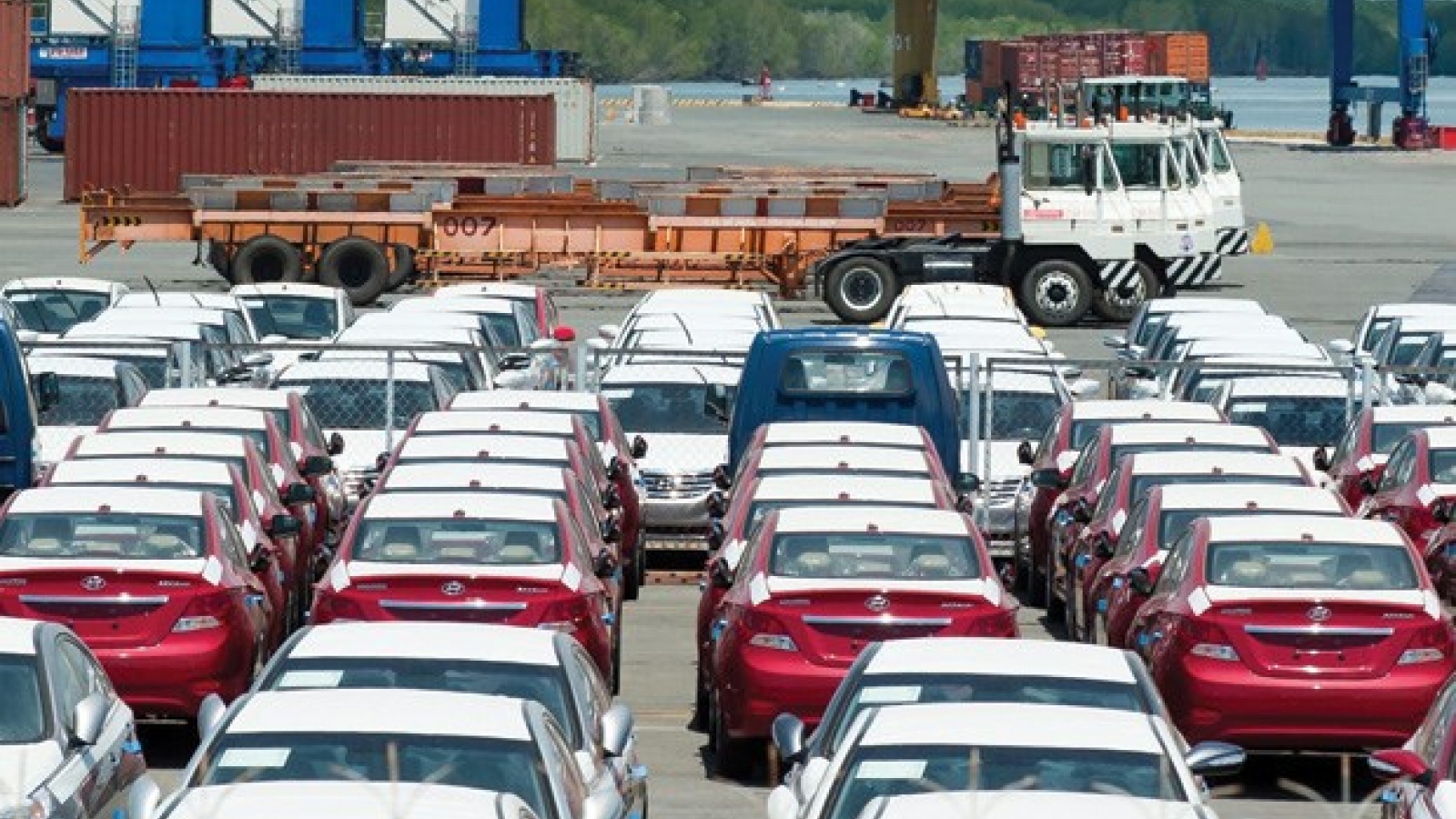 Vietnam tightens car import controls