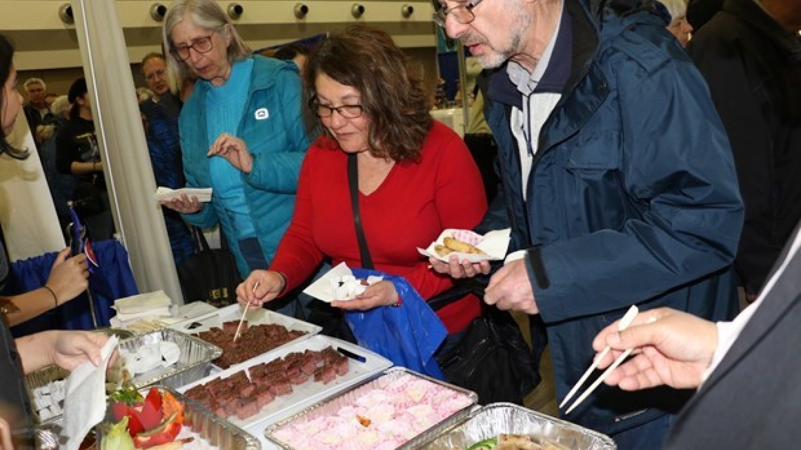 Vietnam’s traditional dish, tourist destinations introduced in Canada